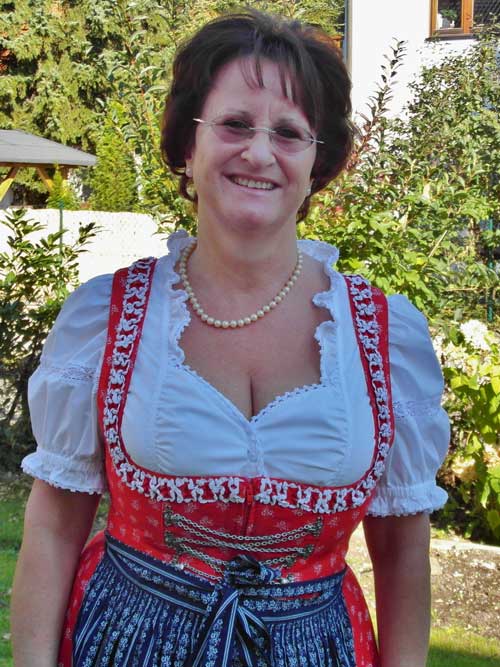 Sabine Eckert-Böhm - Traditionsbewusst im Dirndl